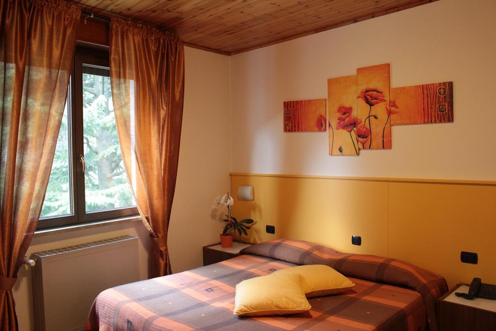 Hotel La Rotonda Tirano Exterior photo